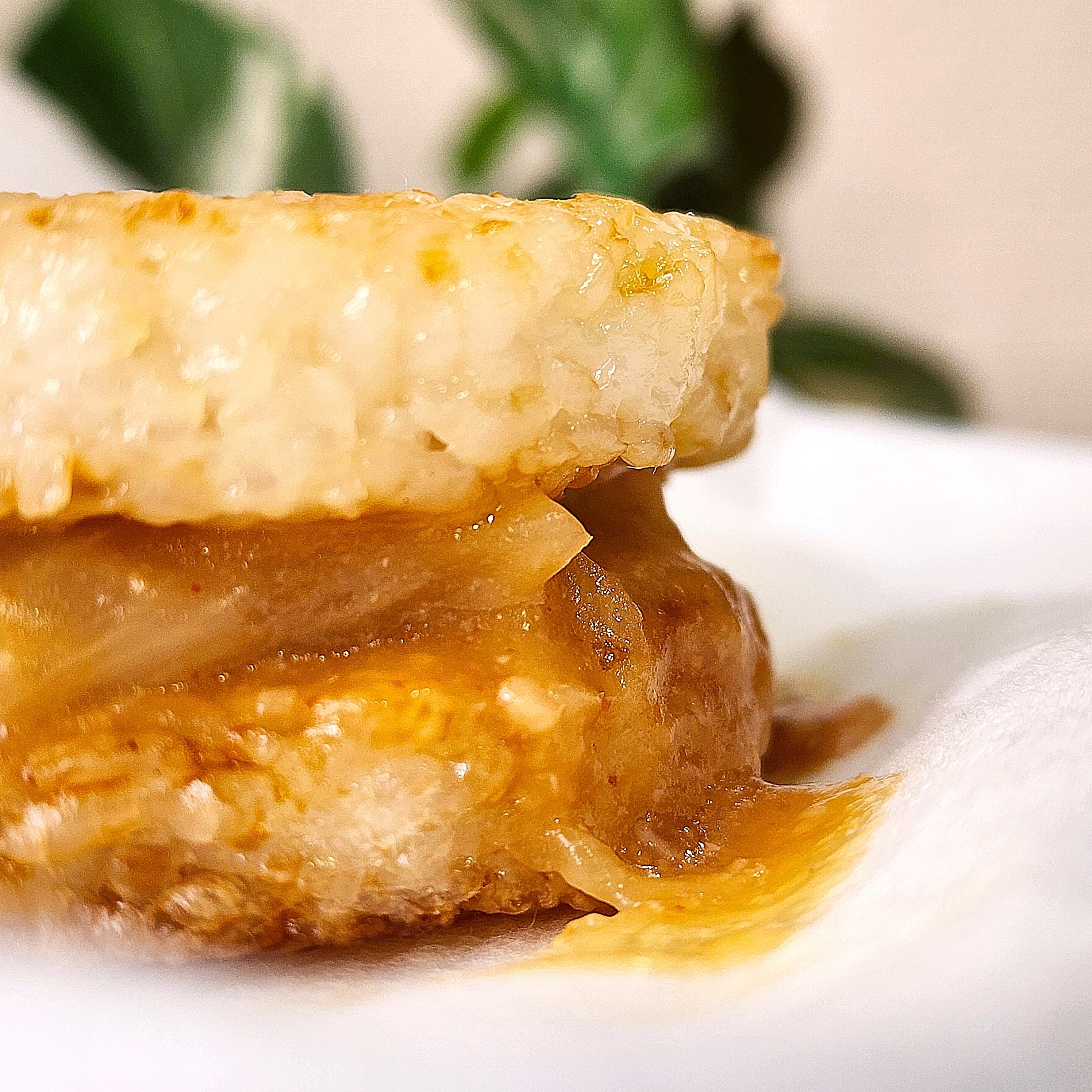 FamilyMart(ファミリーマート)のおすすめ冷凍食品「さっぽろ純連監修 ライスバーガー 焼豚みそ味」
