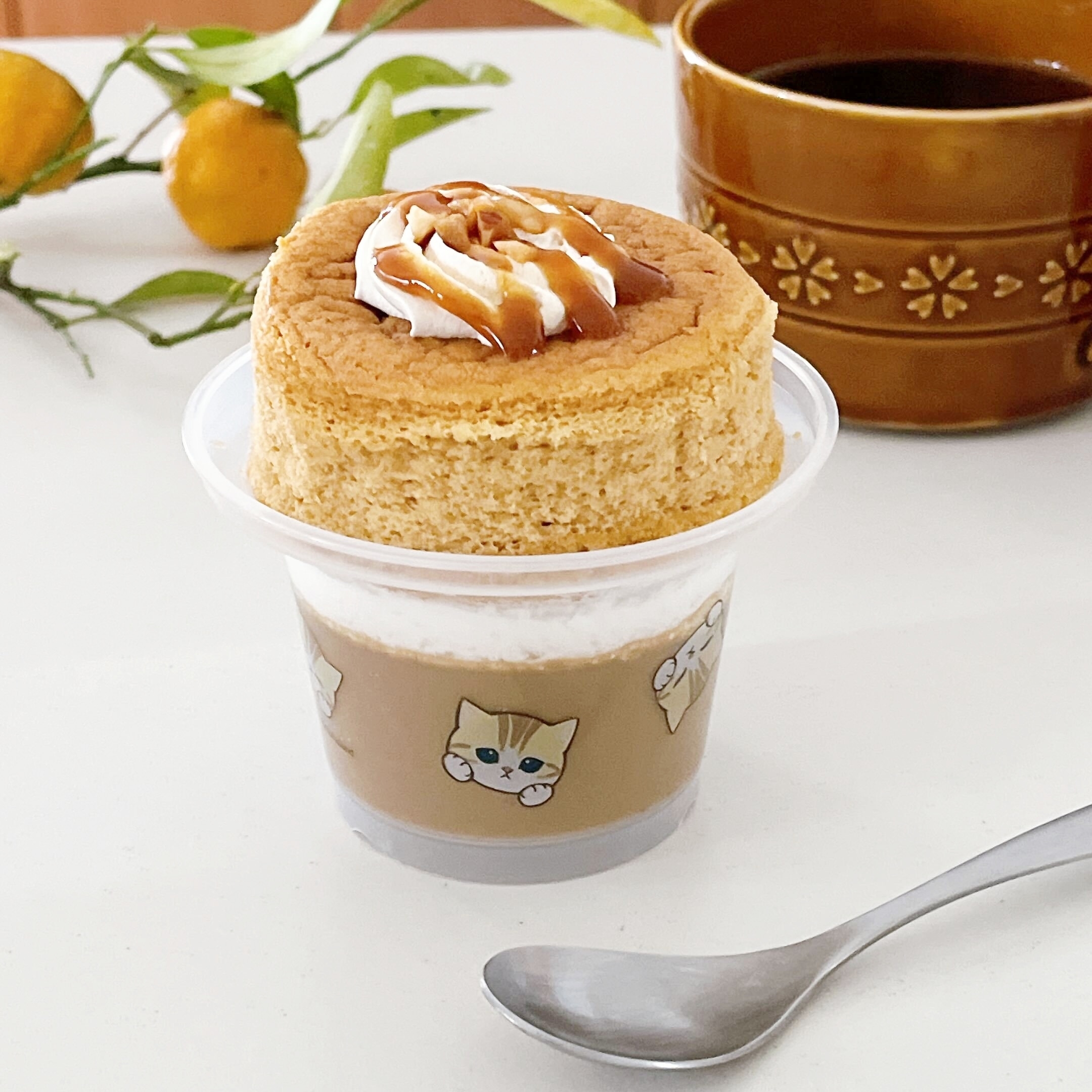 FamilyMart（ファミリーマート）のオススメのスイーツ「【「ファミリ～にゃ～ト大作戦 ！」対象】スフレ・プリン キャラメルにゃて」