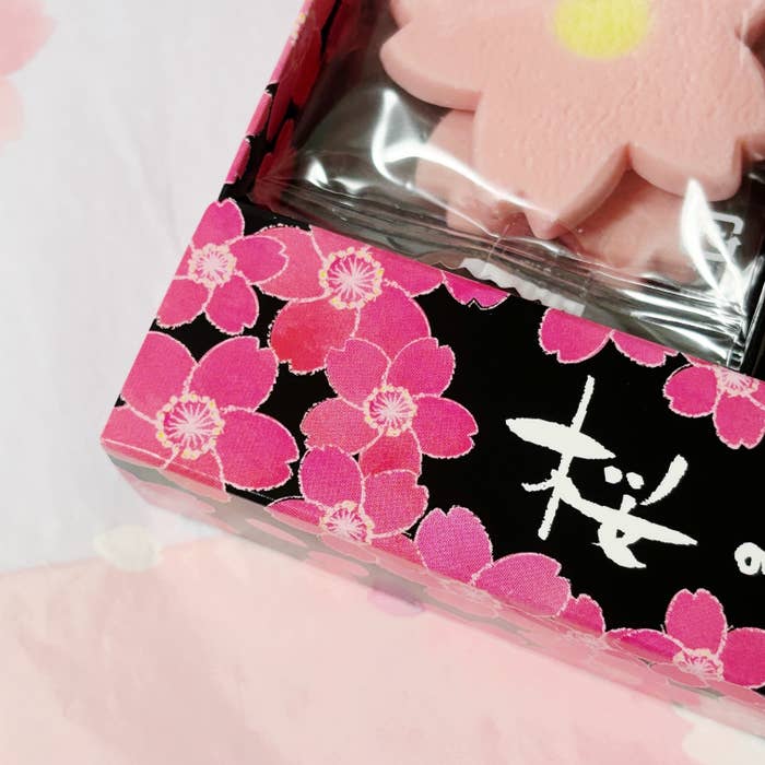 カルディのおすすめのお菓子「桜のしょこらくっきー」