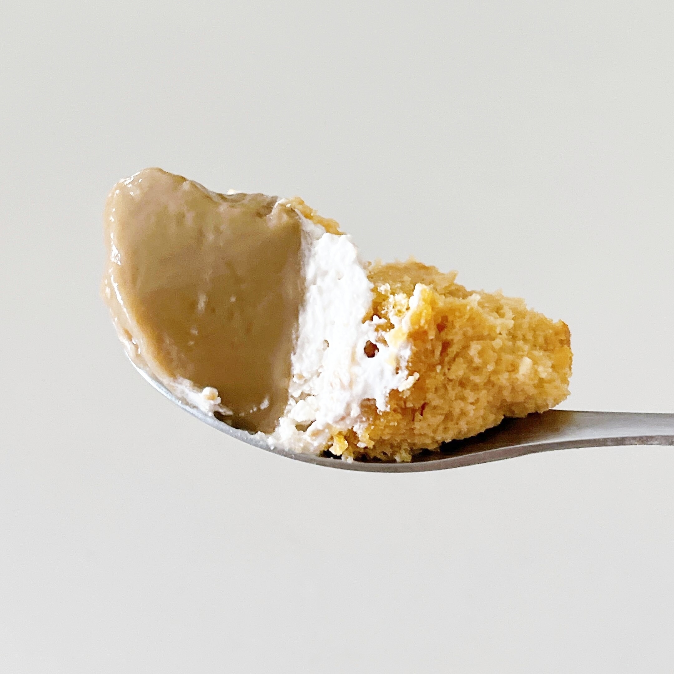 FamilyMart（ファミリーマート）のオススメのスイーツ「【「ファミリ～にゃ～ト大作戦 ！」対象】スフレ・プリン キャラメルにゃて」