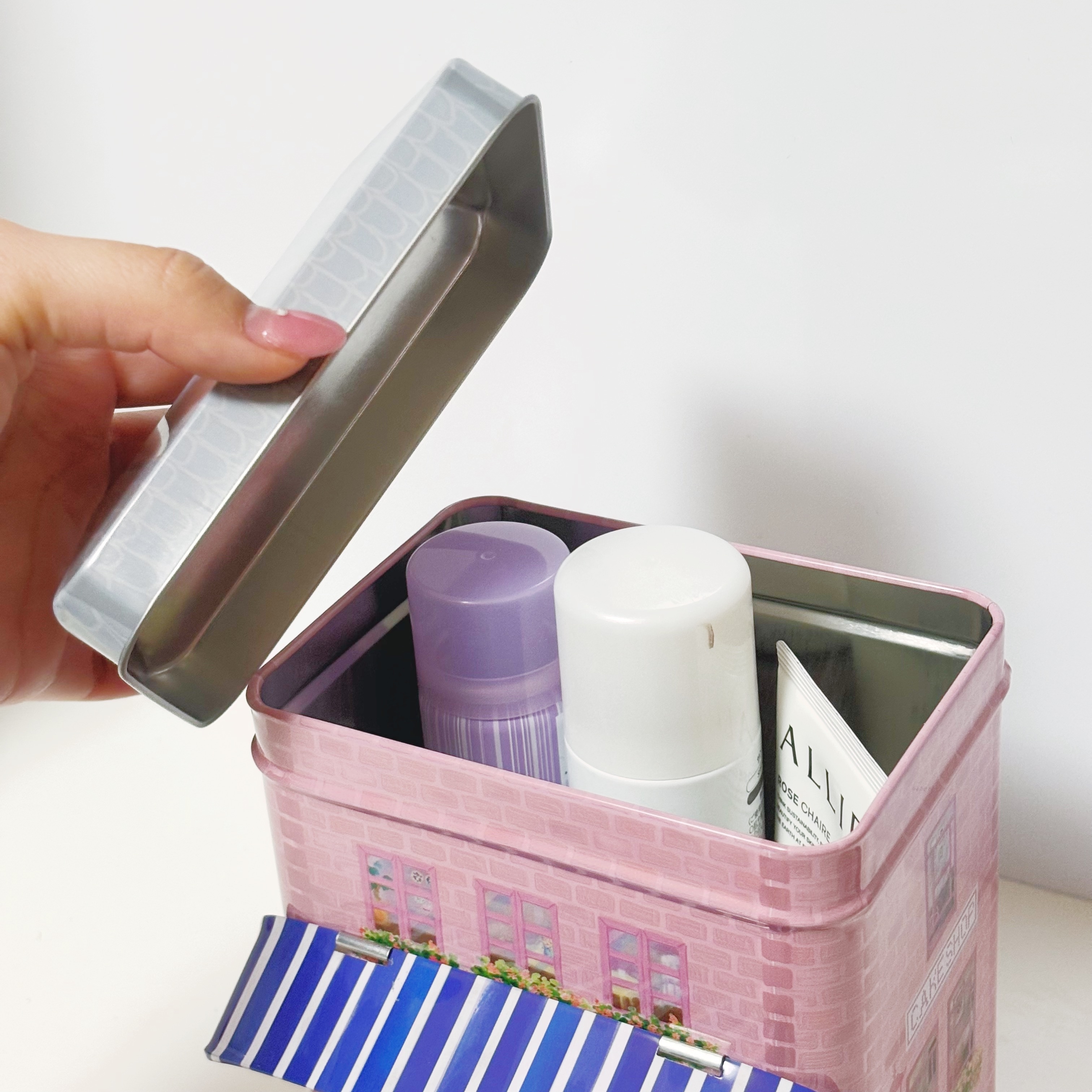 カルディのおすすめのお菓子「チョコクランチ ケーキショップ缶 1個（クランチチョコレート入り）」