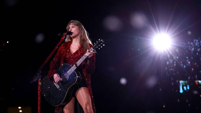 taylor swift holding guitar onstage