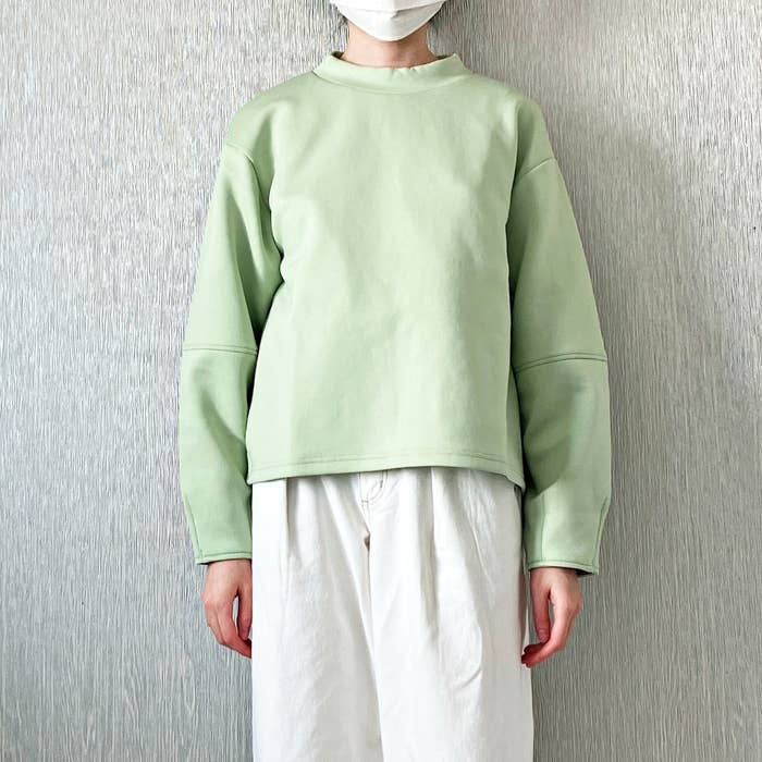 GU(ジーユー)のおすすめトップス「ボリュームスリーブプルオーバー(長袖)Z」