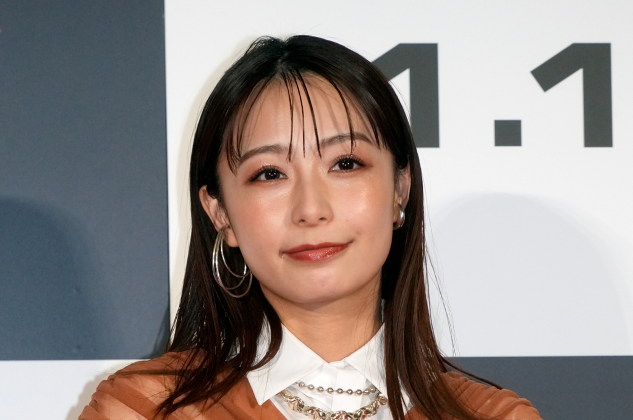 年商35億円社長・愛沢えみり、カバンの中に“超高額指輪”を忍ばせる→「笑うしかない」「夢あるバック」と驚きの声