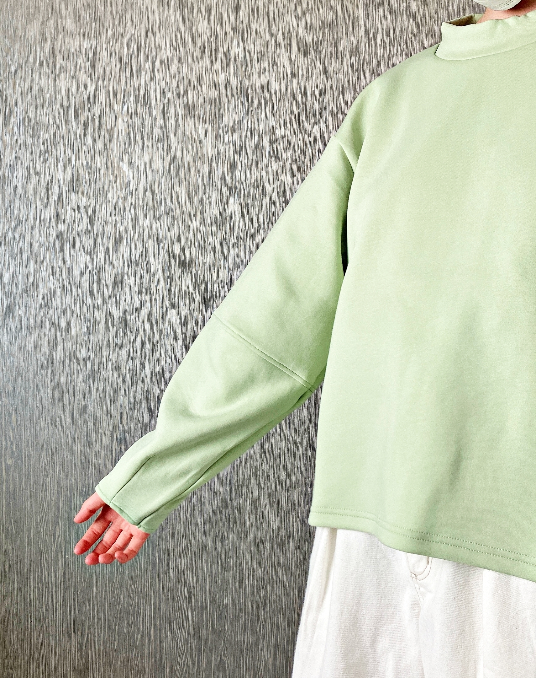 GU（ジーユー）のおすすめトップス「ボリュームスリーブプルオーバー（長袖）Z」