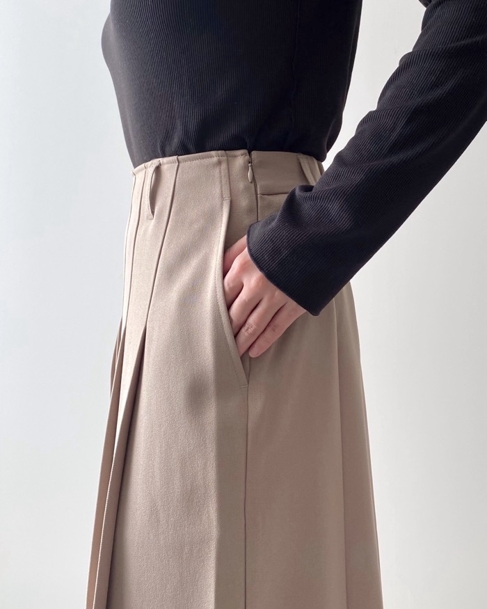 GU（ジーユー）のおすすめのレディースアイテム「プリーツAラインミディスカートQ」