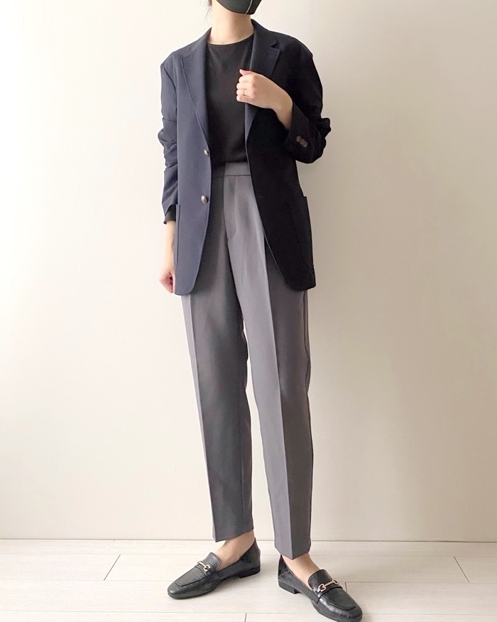 GUのオススメファッションアイテム「タックテーパードパンツ（丈標準65.0～69.0cm）」