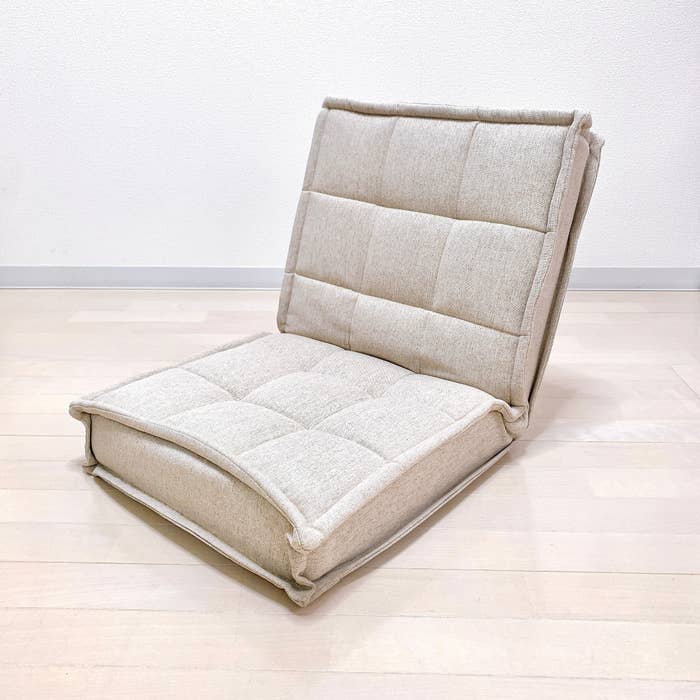 ニトリのおすすめの便利グッズ「コンパクト座椅子(LC-A02SQ BE)」