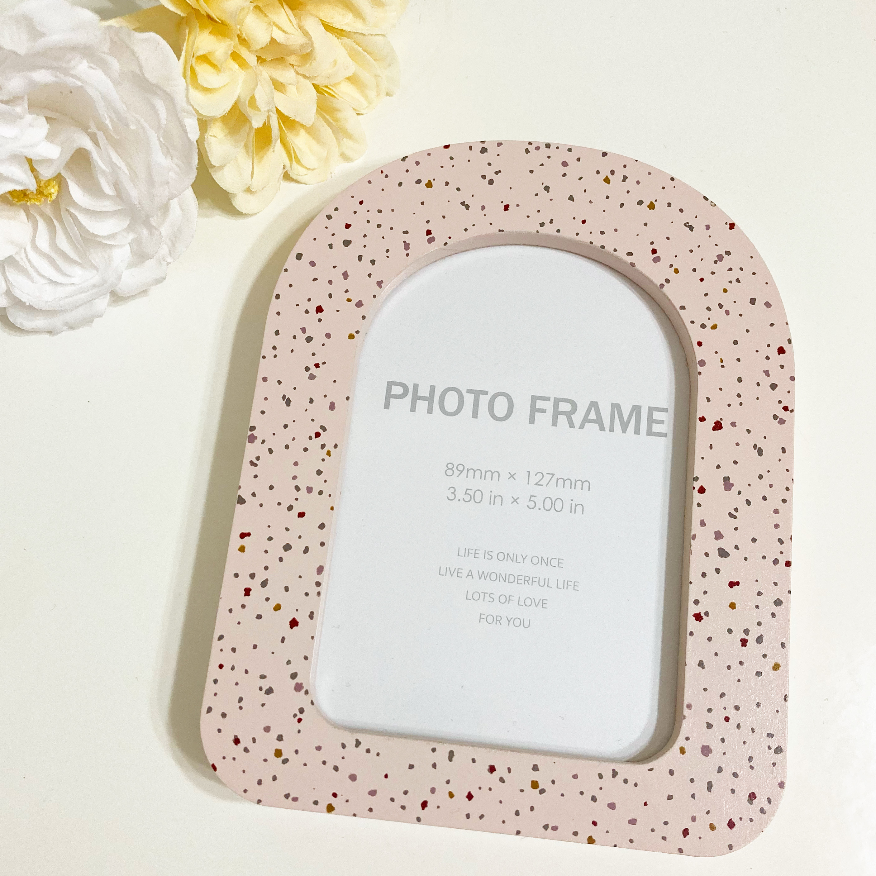 DAISO（ダイソー）のおしゃれインテリア「MDFフォトフレーム（アーチ型、L判）」