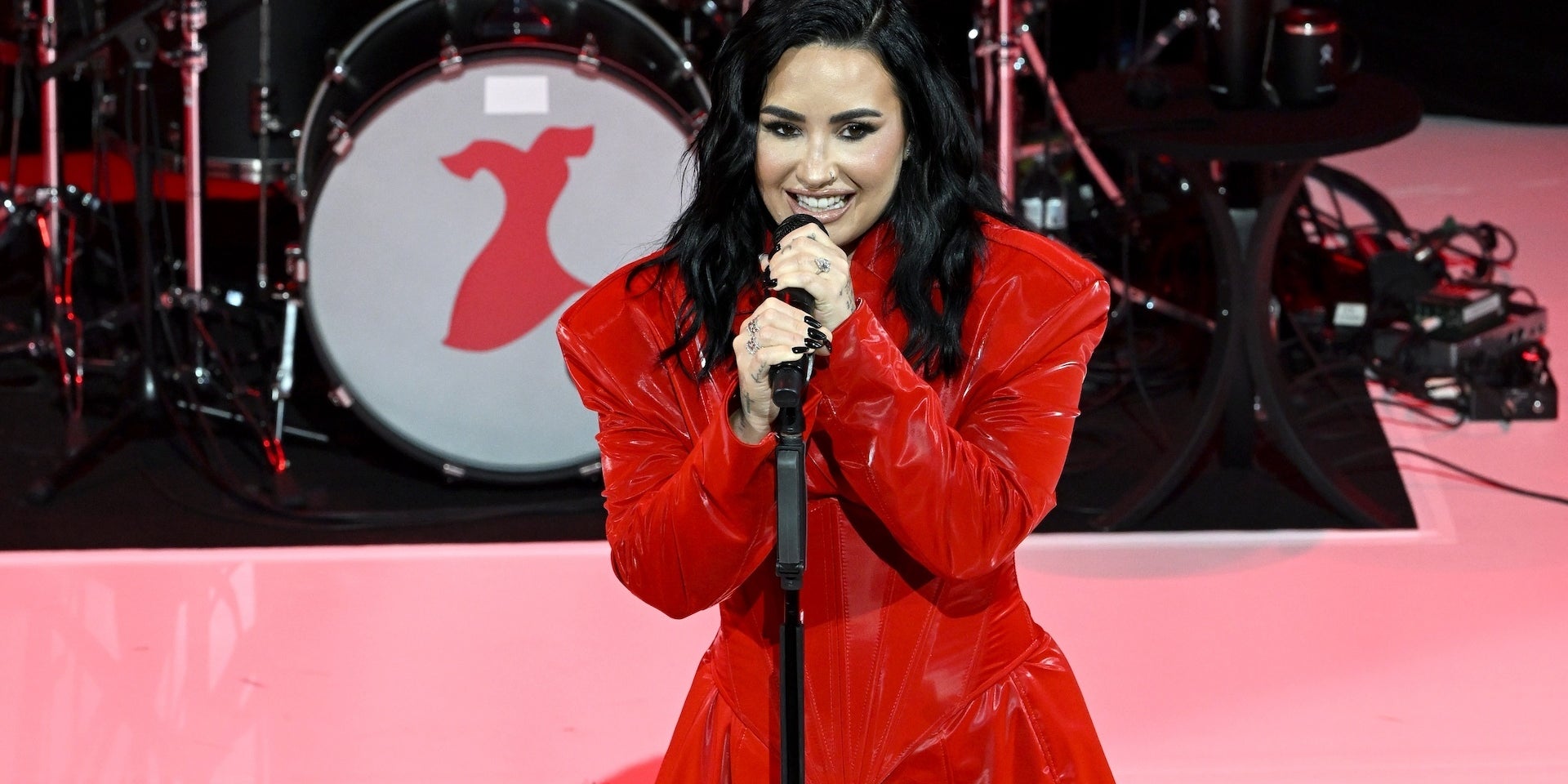 Demi Lovato Singing "Heart Attack" to Heart Attack Survivors Was 'Tone Deaf' or a 'Beautiful Moment,' Depending Who You Ask - Vimarsana News