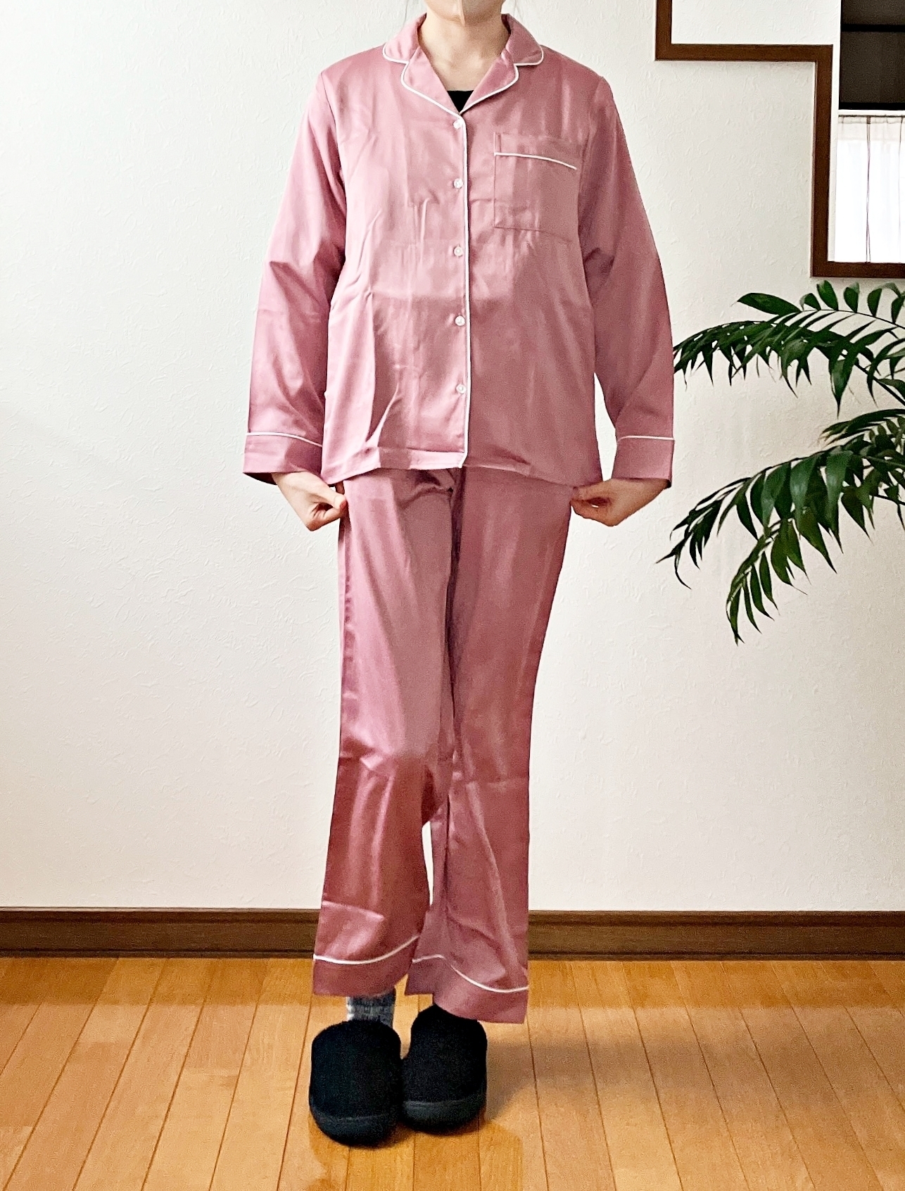 GU（ジーユー）のオススメのパジャマ「サテンパジャマ（長袖＆ロングパンツ）」