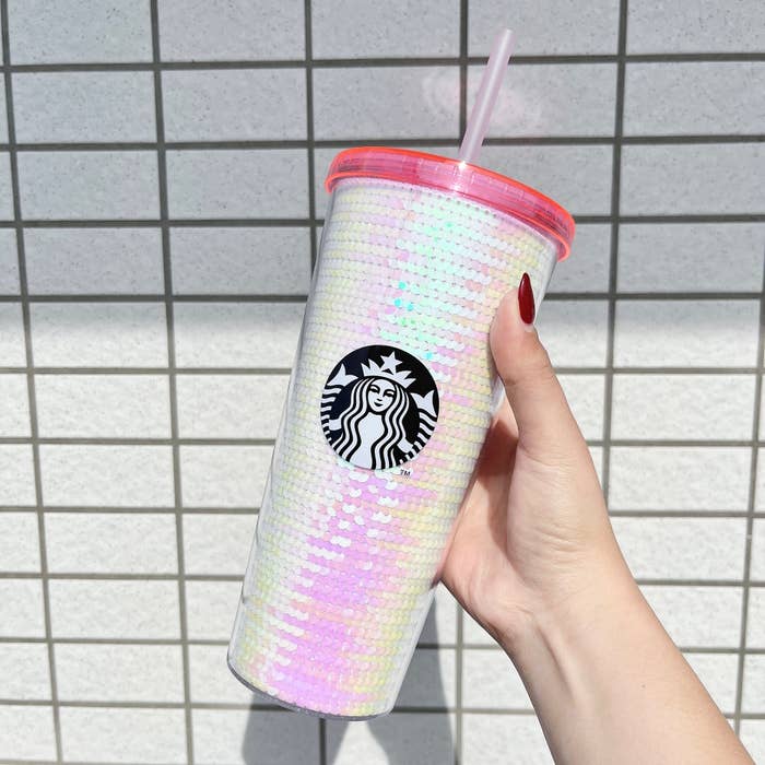 スタバの「新作タンブラー」が天才的にカワイイな…！光に当たると 