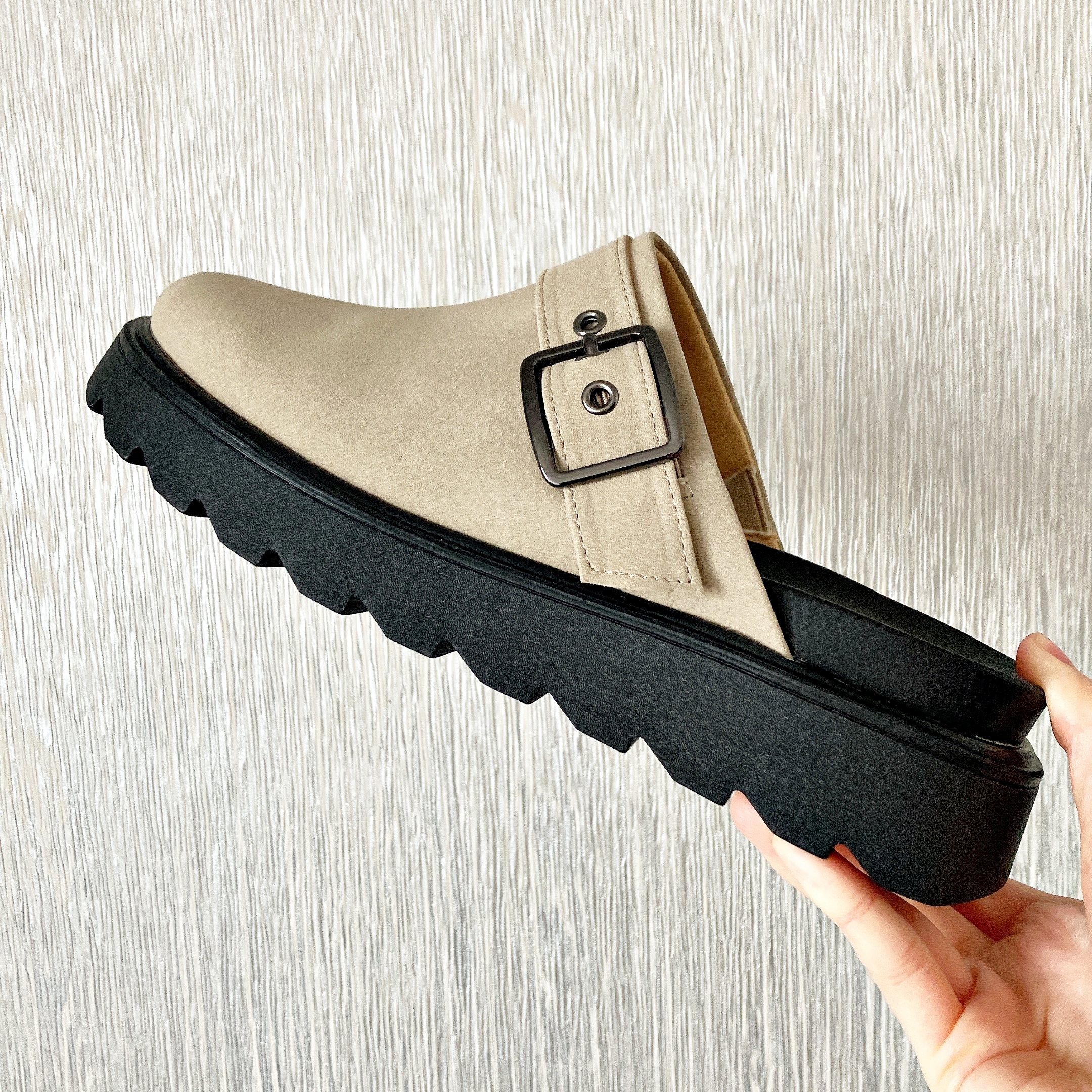 GU（ジーユー）のおすすめ靴「クロッグシューズ＋X」