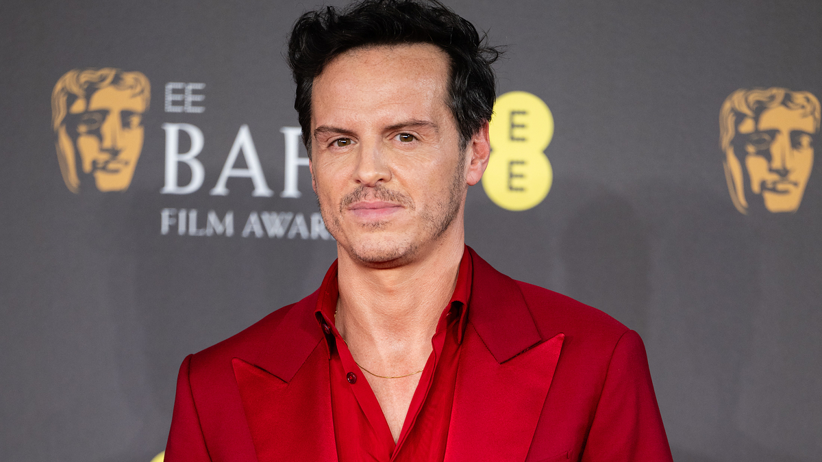 andrew scott walked out of a baftas interview and 5 7483 1708534338