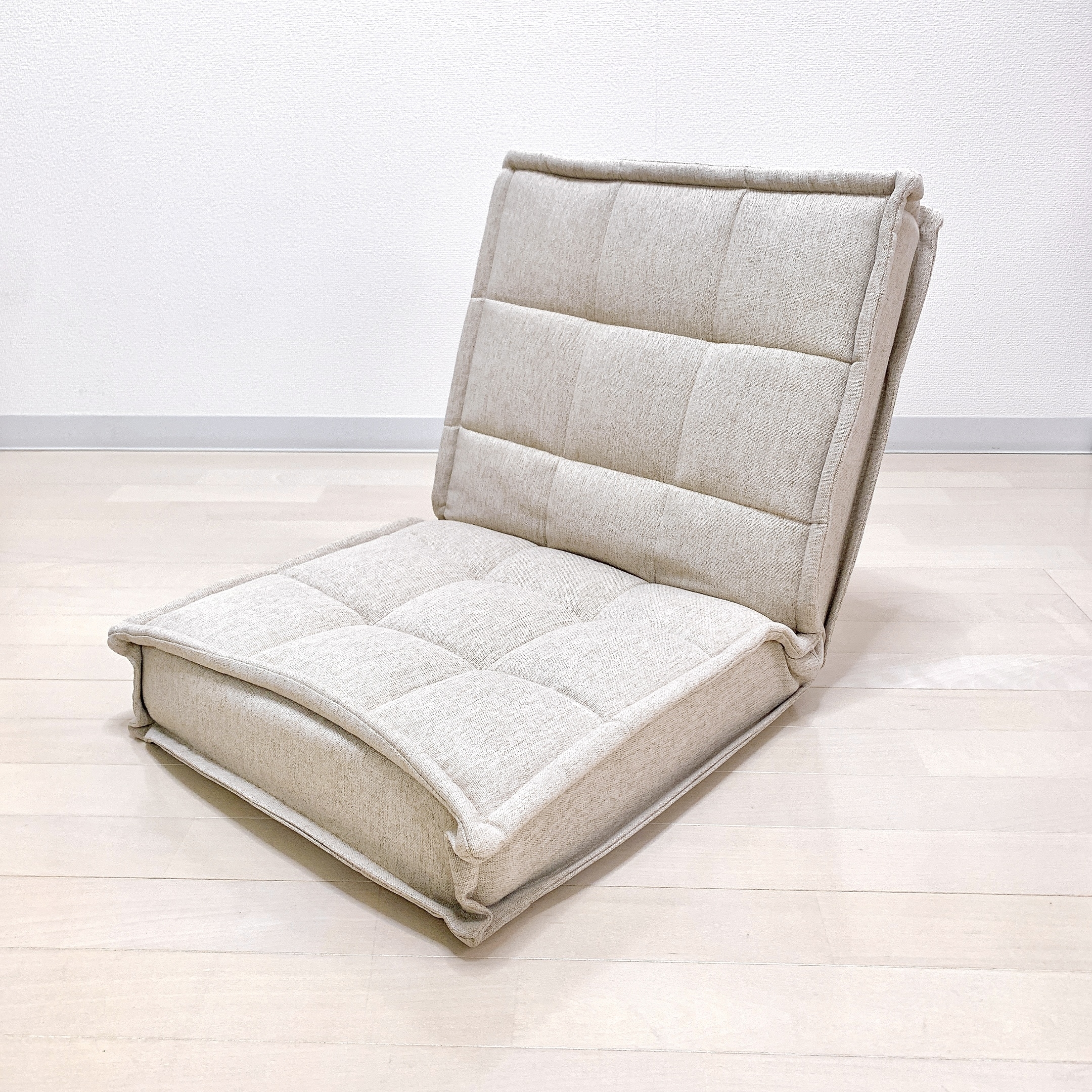 ニトリのおすすめの便利グッズ「コンパクト座椅子（LC-A02SQ BE）」