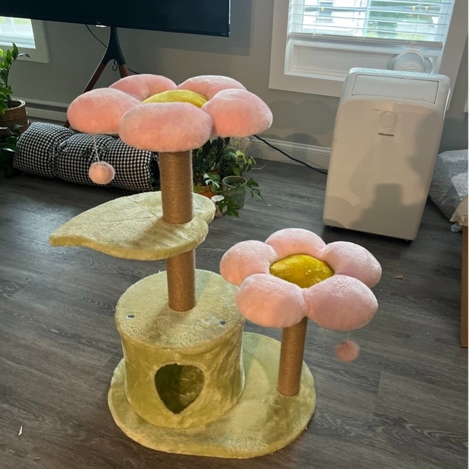 Flower-shaped cat tree with two platforms and a cubby