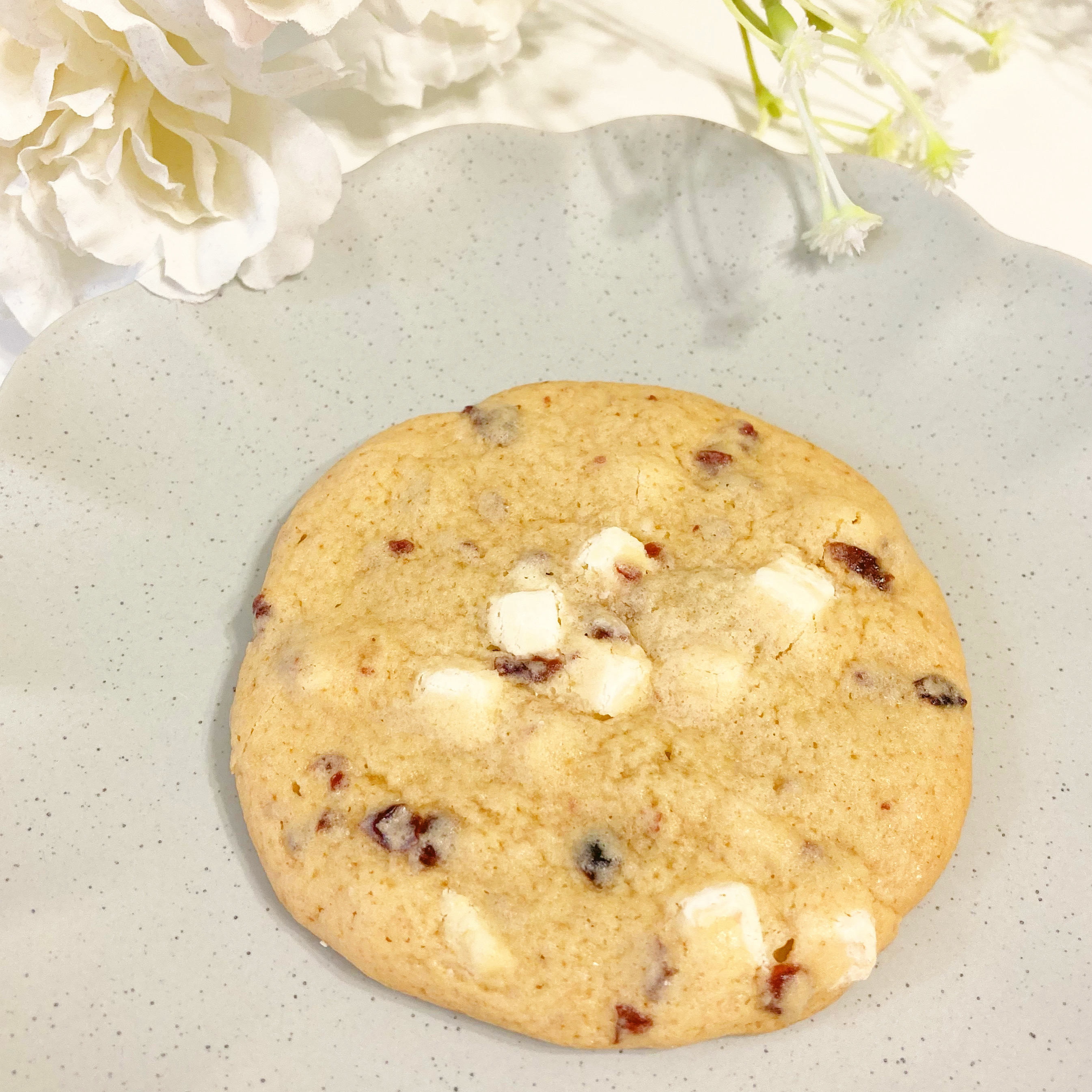 無印良品のおすすめお菓子「ホワイトチョコとクランベリーのクッキー」