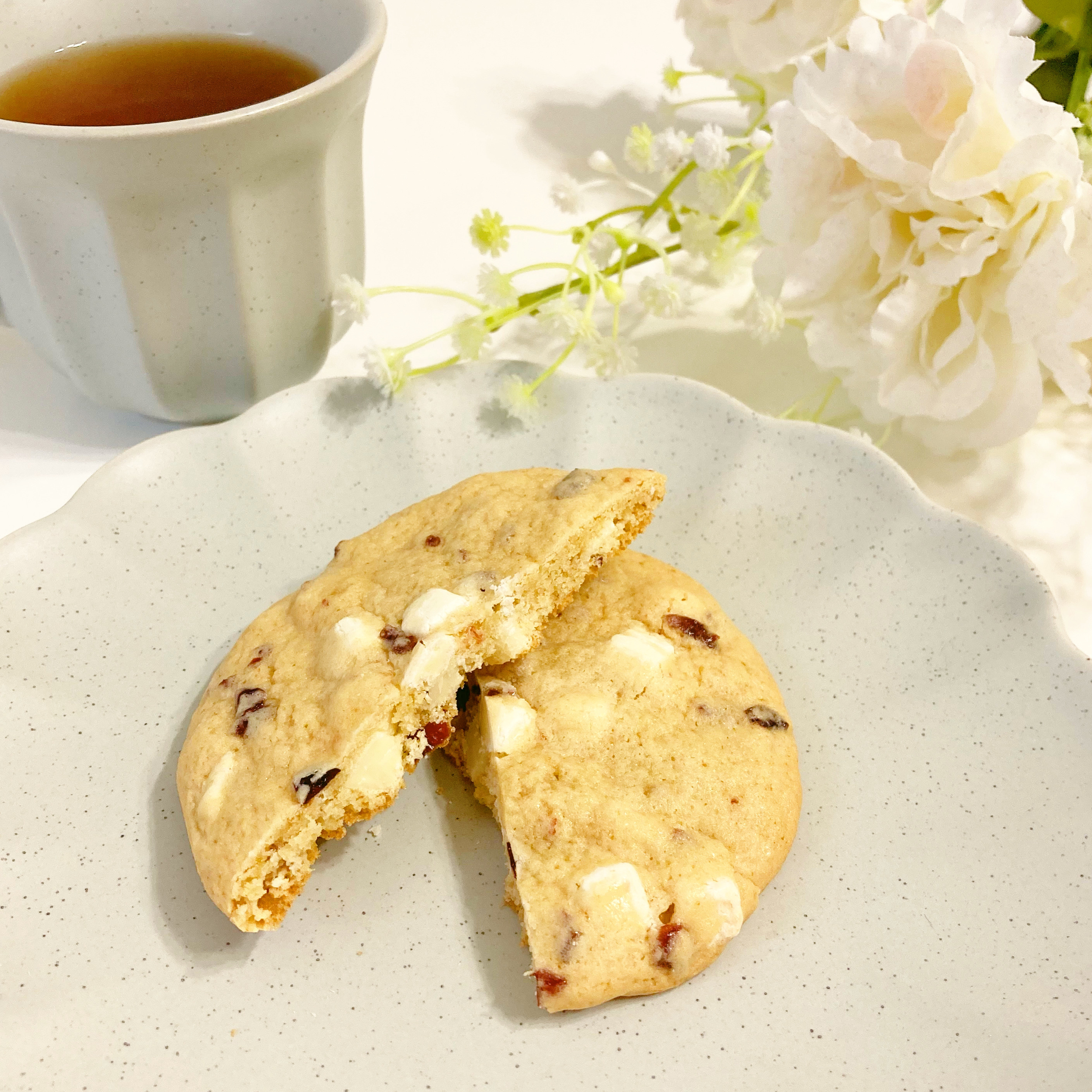 無印良品のおすすめお菓子「ホワイトチョコとクランベリーのクッキー」