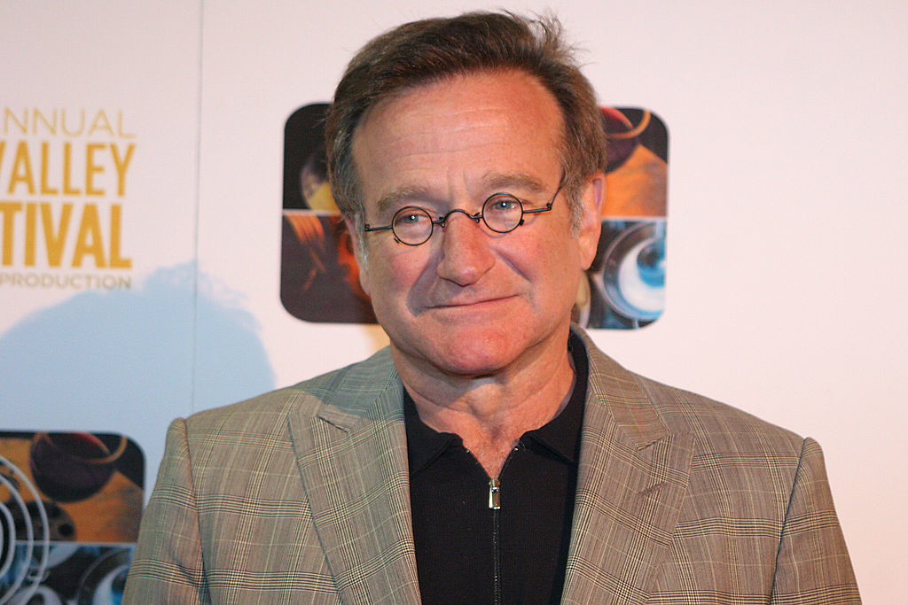 Robin Williams in a checkered jacket at an event