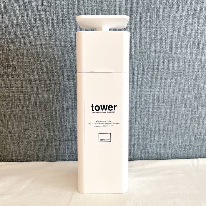 ロフトで見つけた山崎実業のスタイリッシュなキッチングッズ「片手で出せるディスペンサー ホワイト tower（タワー）」