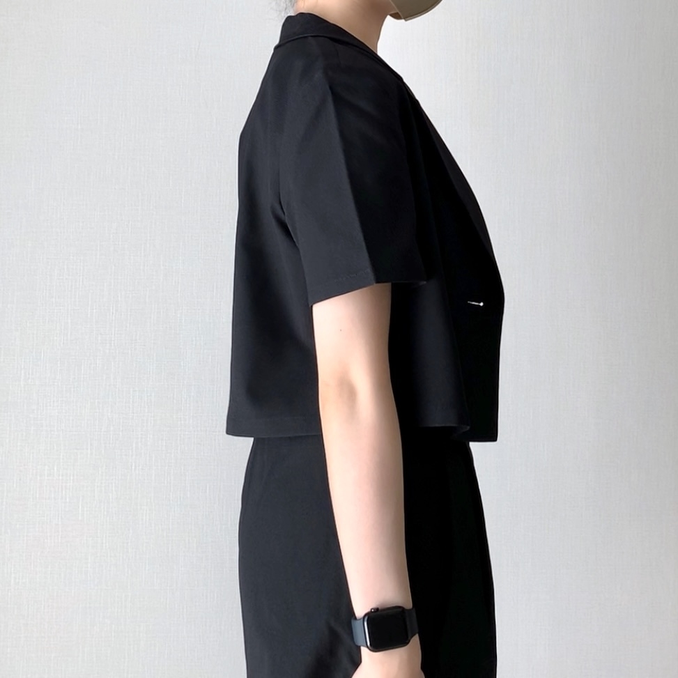 GU(ジーユー)のおすすめトップス「ハーフスリーブクロップドジャケット(セットアップ可能)」