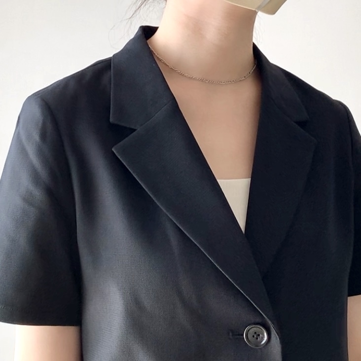 GU(ジーユー)のおすすめトップス「ハーフスリーブクロップドジャケット(セットアップ可能)」