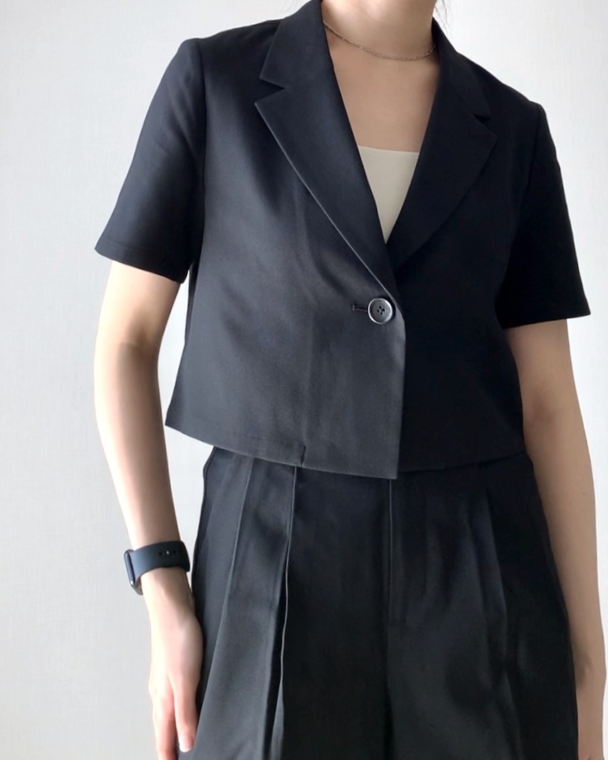 GU(ジーユー)のおすすめトップス「ハーフスリーブクロップドジャケット(セットアップ可能)」