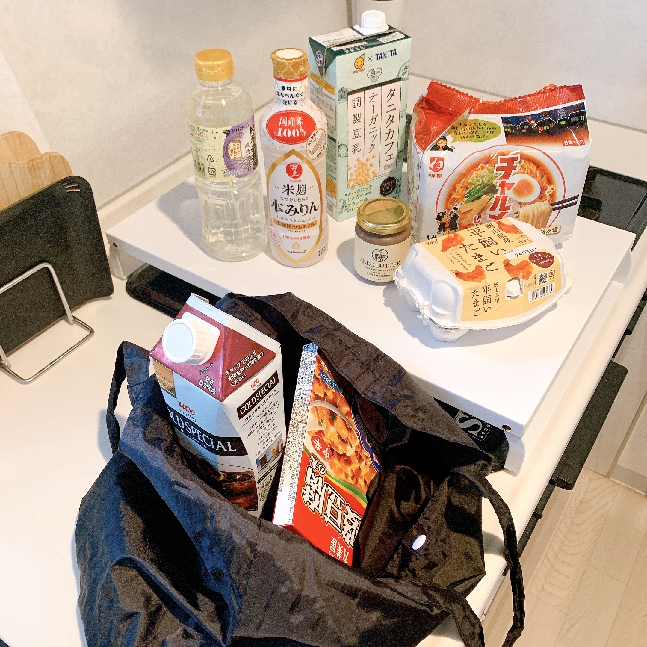 ニトリのおすすめのキッチングッズ「折り畳みガスコンロカバーワイド(9494 ホワイト)」