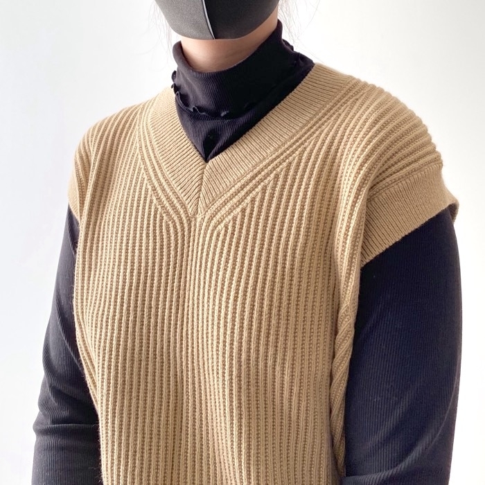 画像・動画】シンプルコーデのアクセントに！UNIQLO:Cの「ニットベスト
