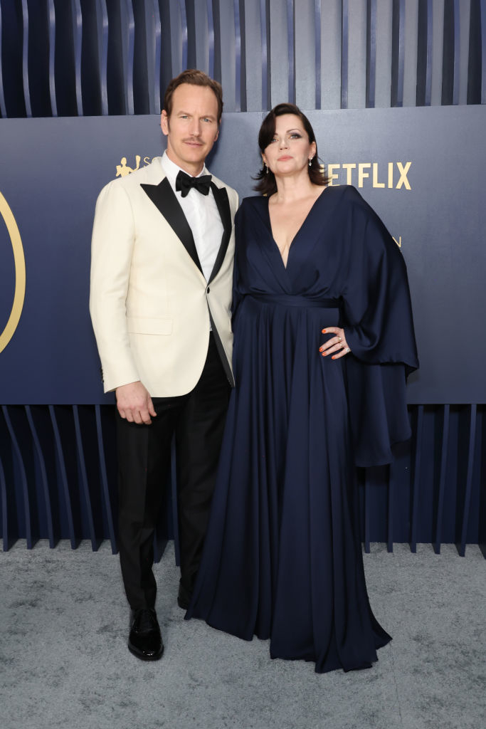 Patrick Wilson and Dagmara Dominczyk posing at an event, he&#x27;s in a white jacket and black bow tie, and she&#x27;s in a flowing long gown