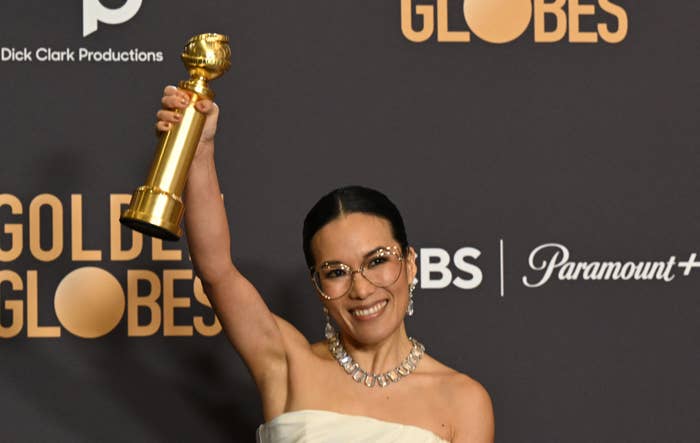 Ali Wong holding up her Golden Globe