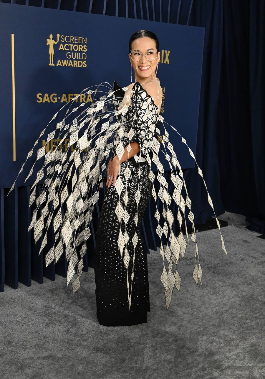 Ali Wong's 2024 SAG Awards Peacock Dress Ali Wong's 2024 SAG Awards Peacock Dress