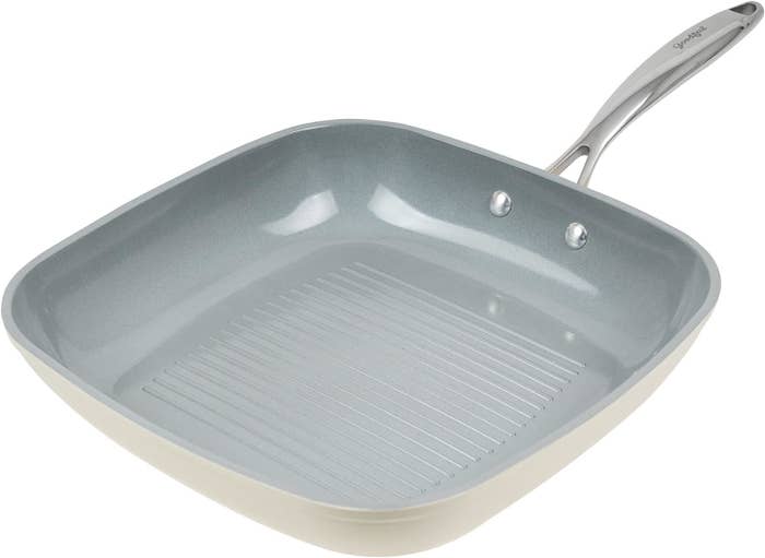 Square grill pan with ridged surface and a silver handle