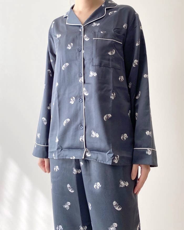 GU（ジーユー）のおすすめルームウェア「サテンパジャマ（長袖&amp;amp;ロングパンツ）（パンダ）」