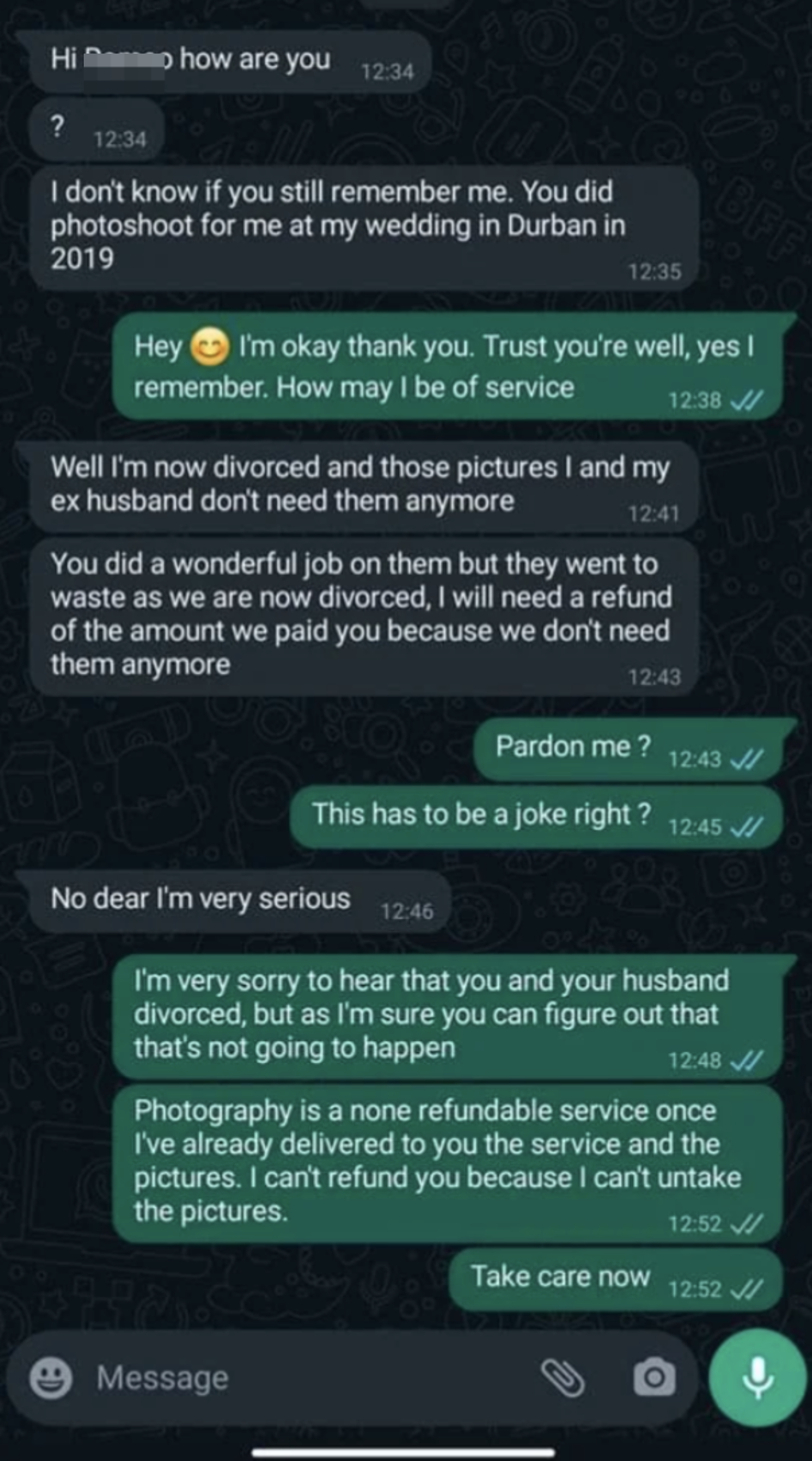 Chat screenshots showing a conversation about dissatisfaction with wedding photos and a refusal to refund