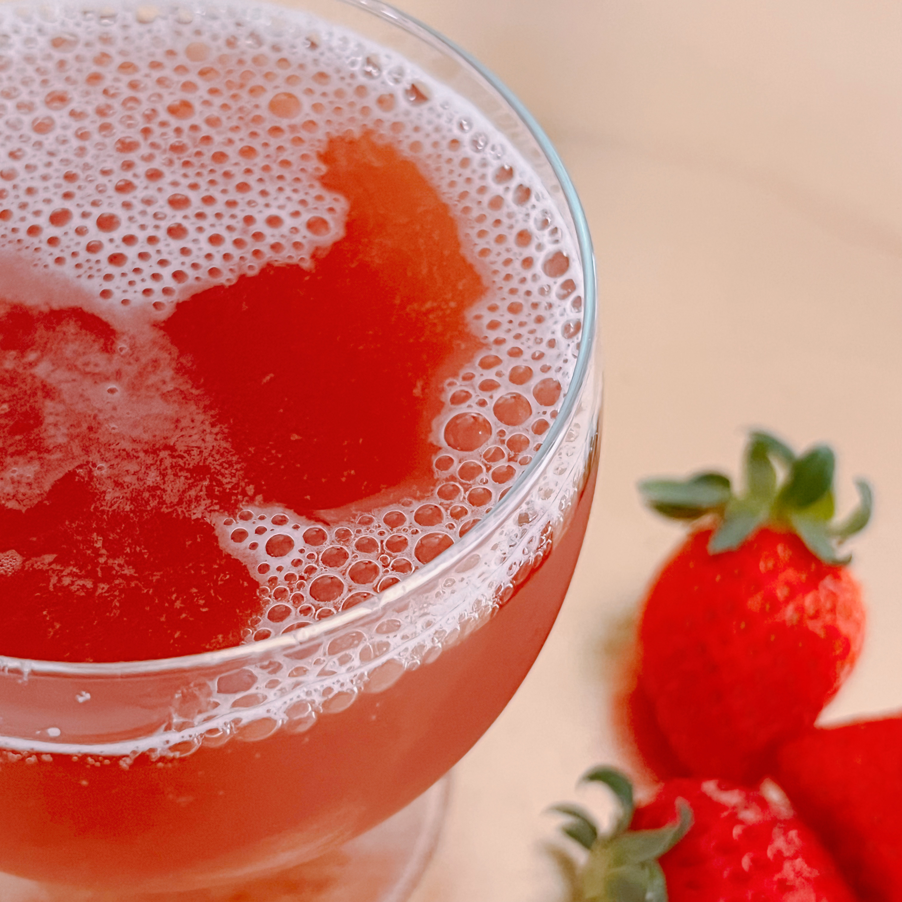 カルディのオススメドリンク「北海道フルーツビール ストロベリー ラガー」