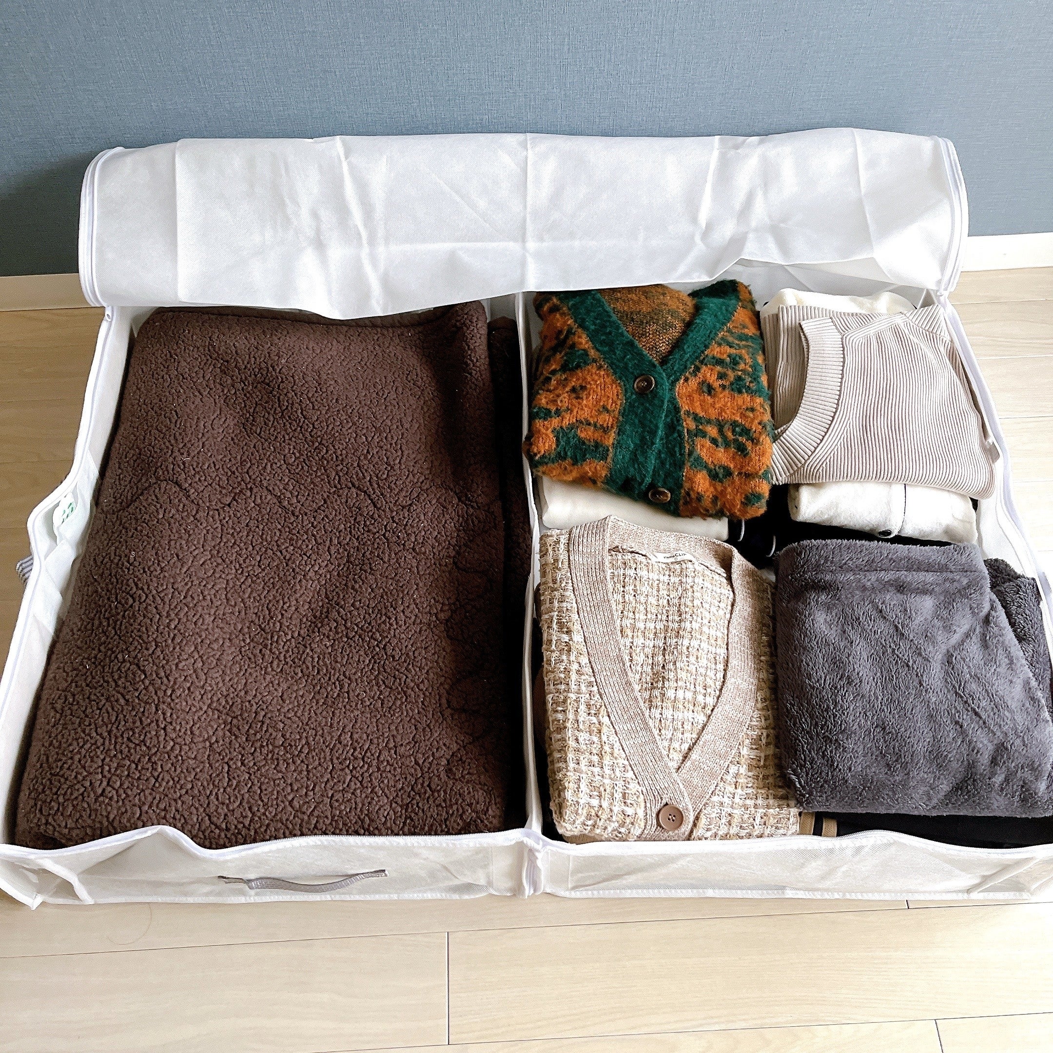 ニトリ】便利すぎて家族分ほしい！冬服にも使える「ふとん収納バッグ