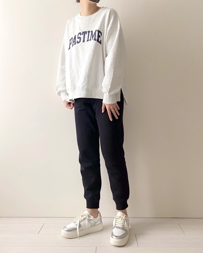 GU（ジーユー）の歩きやすくてかわいいシューズ「ボリュームソールコートスニーカー」