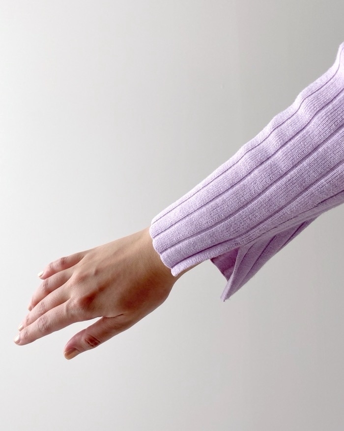 無印良品のおすすめトップス「婦人 大豆繊維を使ったリブクルーネックセーター」