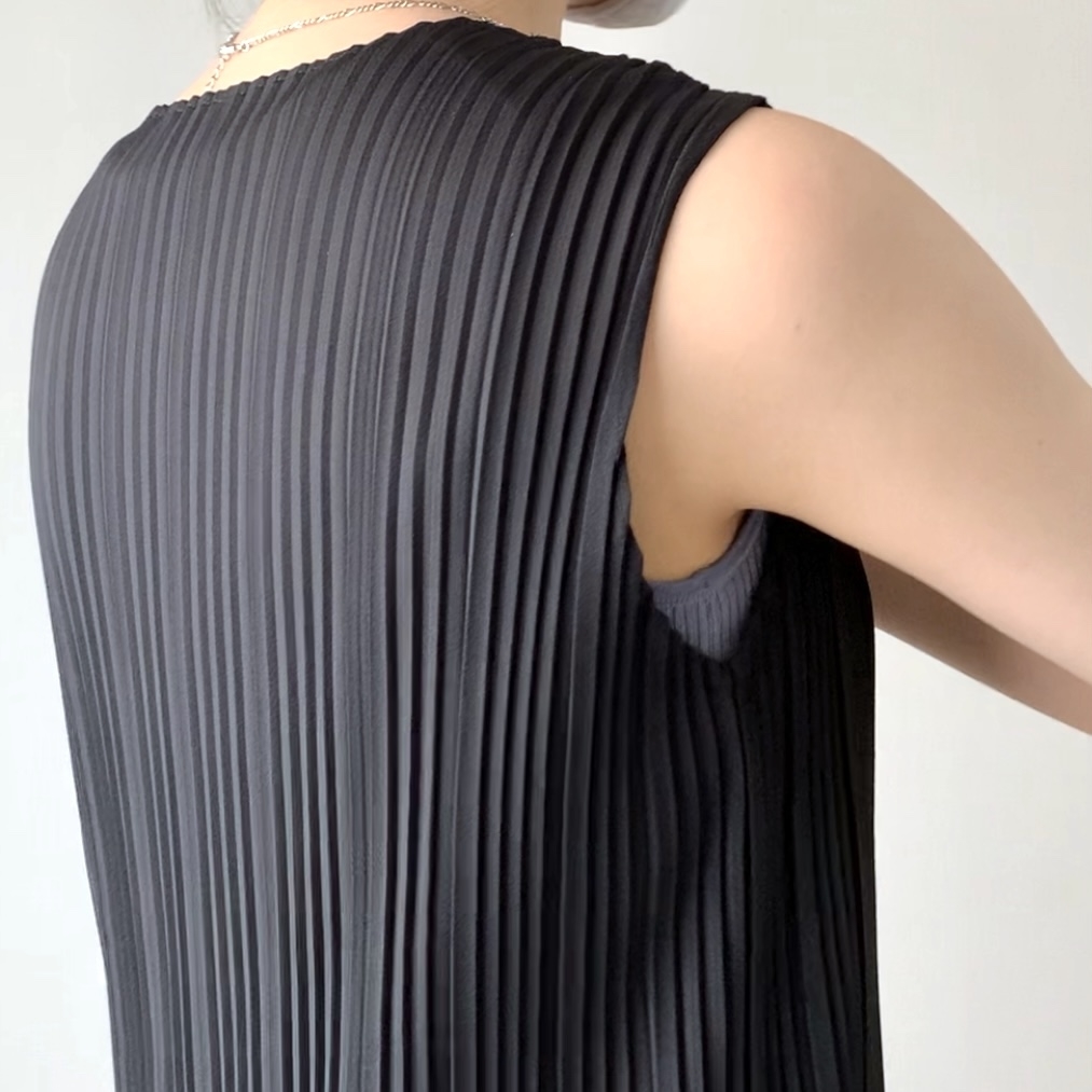 UNIQLO(ユニクロ)のおすすめのレディースアイテム「プリーツワンピース(ノースリーブ・セットアップ可能)」