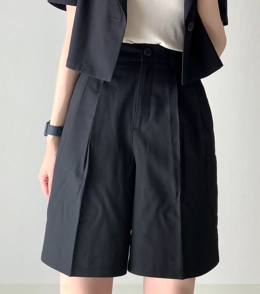 GU（ジーユー）のおすすめボトムス「タックハーフパンツ（セットアップ可能）」