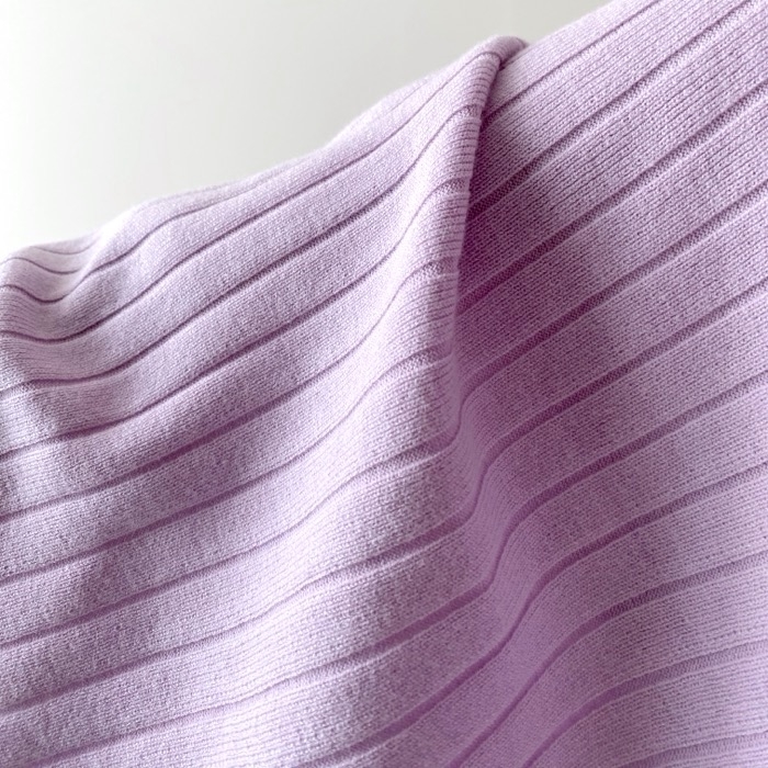 無印良品のおすすめトップス「婦人 大豆繊維を使ったリブクルーネックセーター」