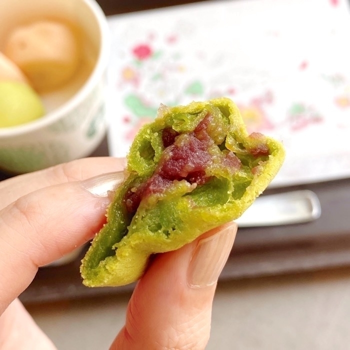 スターバックスコーヒーのオススメのスイーツ「もっちりあんボール さくら&抹茶」