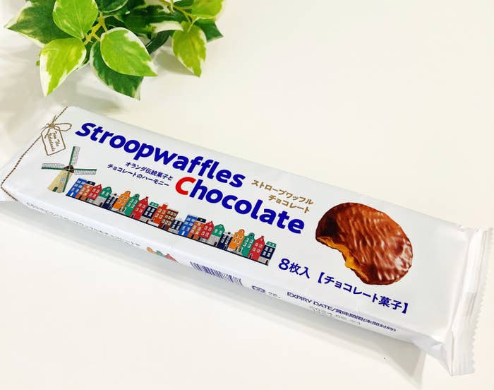 業務スーパーのおすすめお菓子「ストロープワッフルチョコレート」