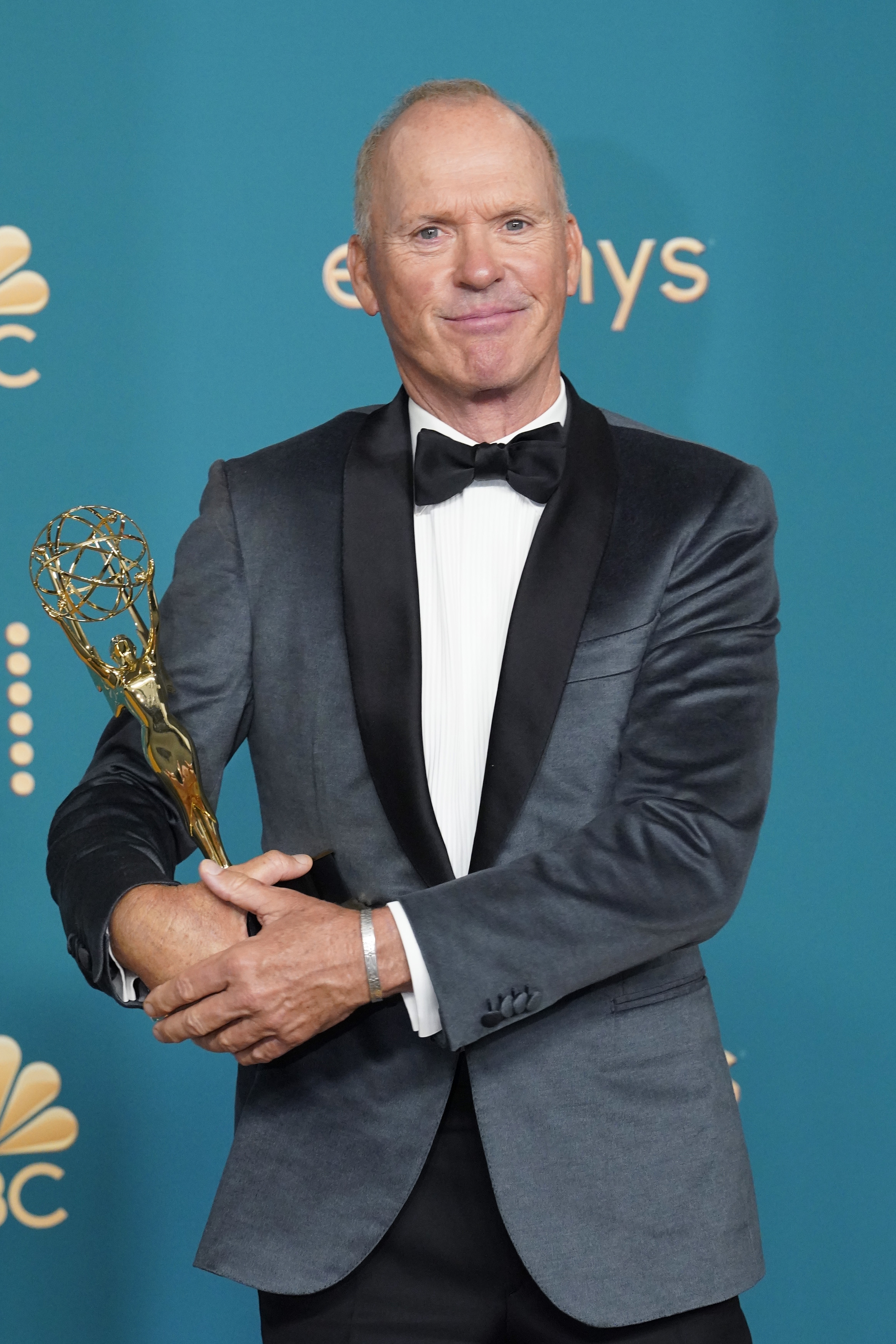 Michael Keaton holding an Emmy award