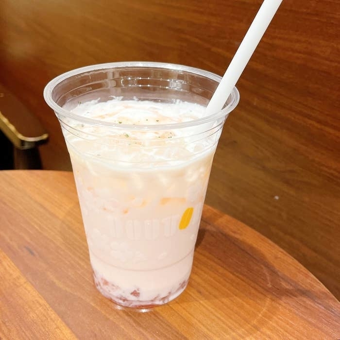 ドトールのオススメのドリンク「アイス桜オレ~桜もち仕立て~」