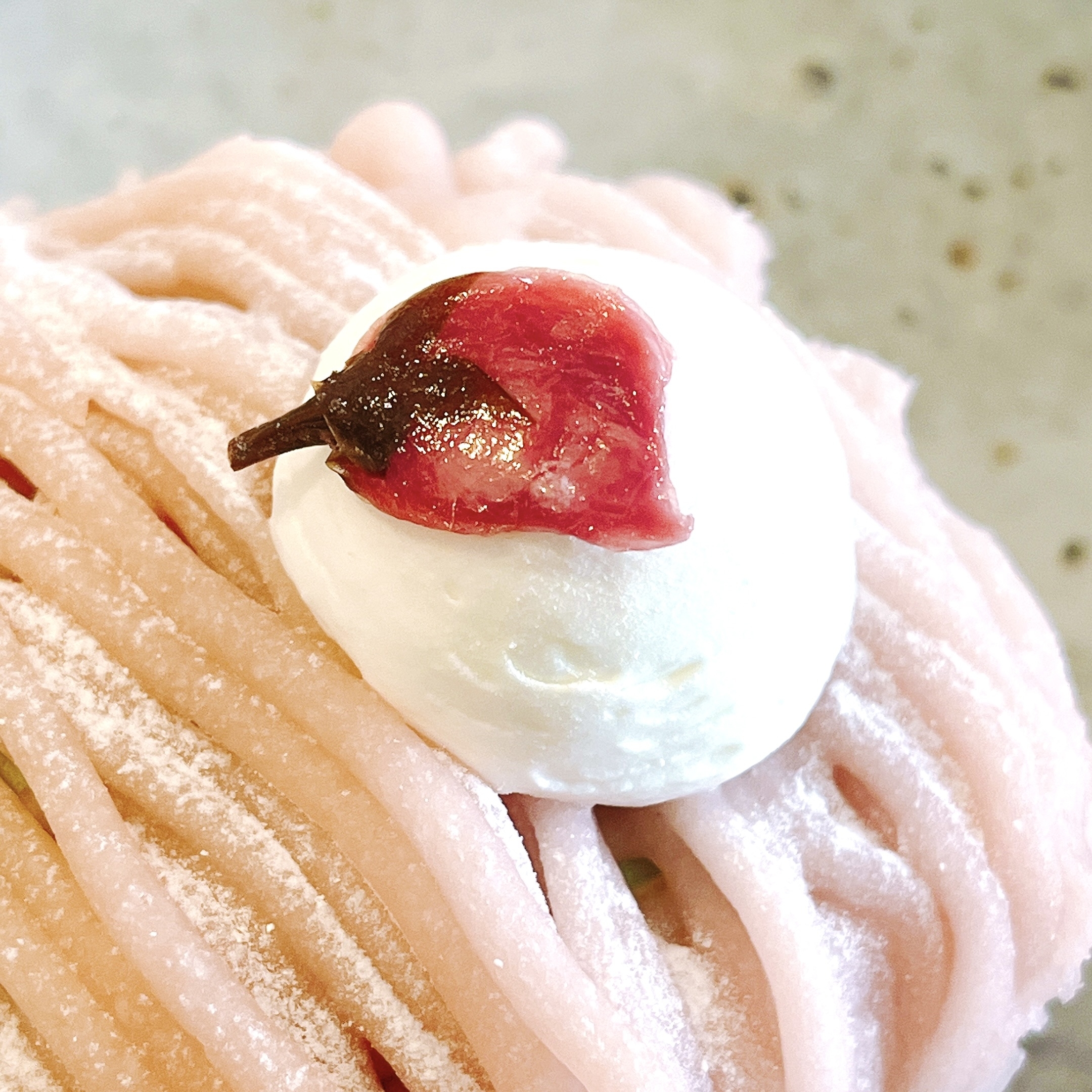 銀座コージーコーナーのオススメのスイーツ「さくらと抹茶のモンブラン」