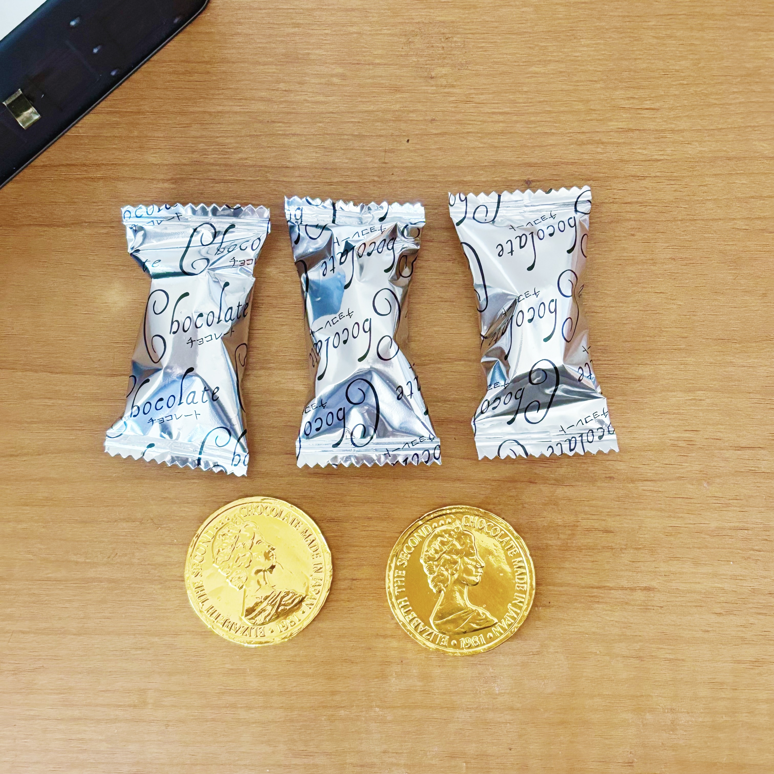 カルディのおすすめのお菓子「チョコクランチ宝箱缶」