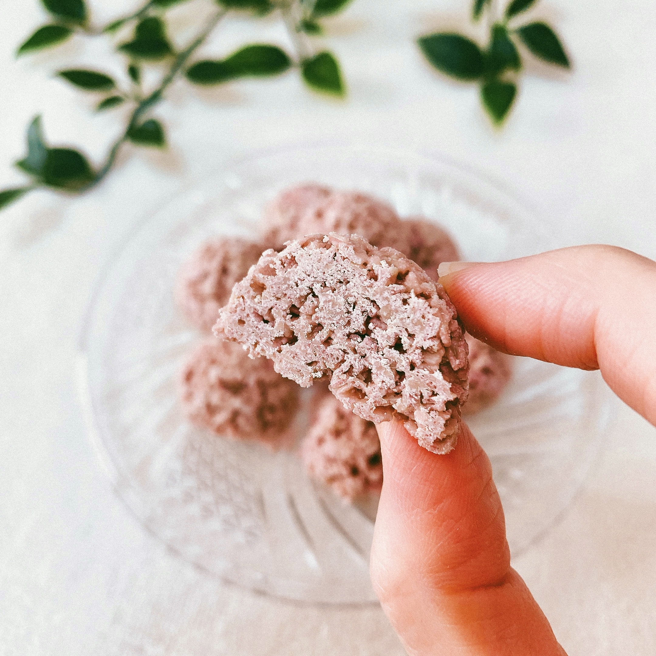 無印良品のおすすめのお菓子「桜のクランチチョコ」