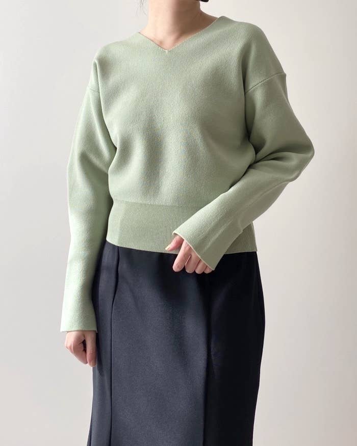 GU（ジーユー）のオススメのセーター「ボリュームスリーブVネックセーター（長袖）Z+E」